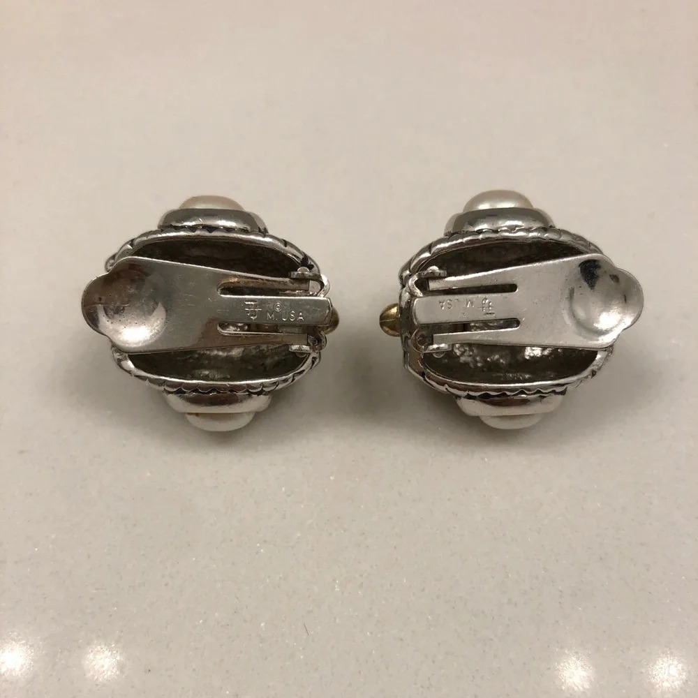 Vintage Shell Silver Earring - Picture 4 of 6